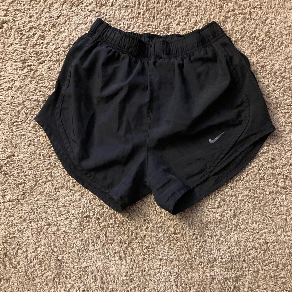 - Nike ladies black shorts sz xs